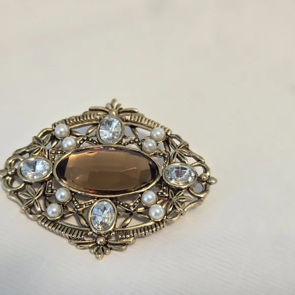 VINTAGE Avon Brooch with Topaz and Aquamarine Colored  Gemstone and Pearls - Picture 3 of 6